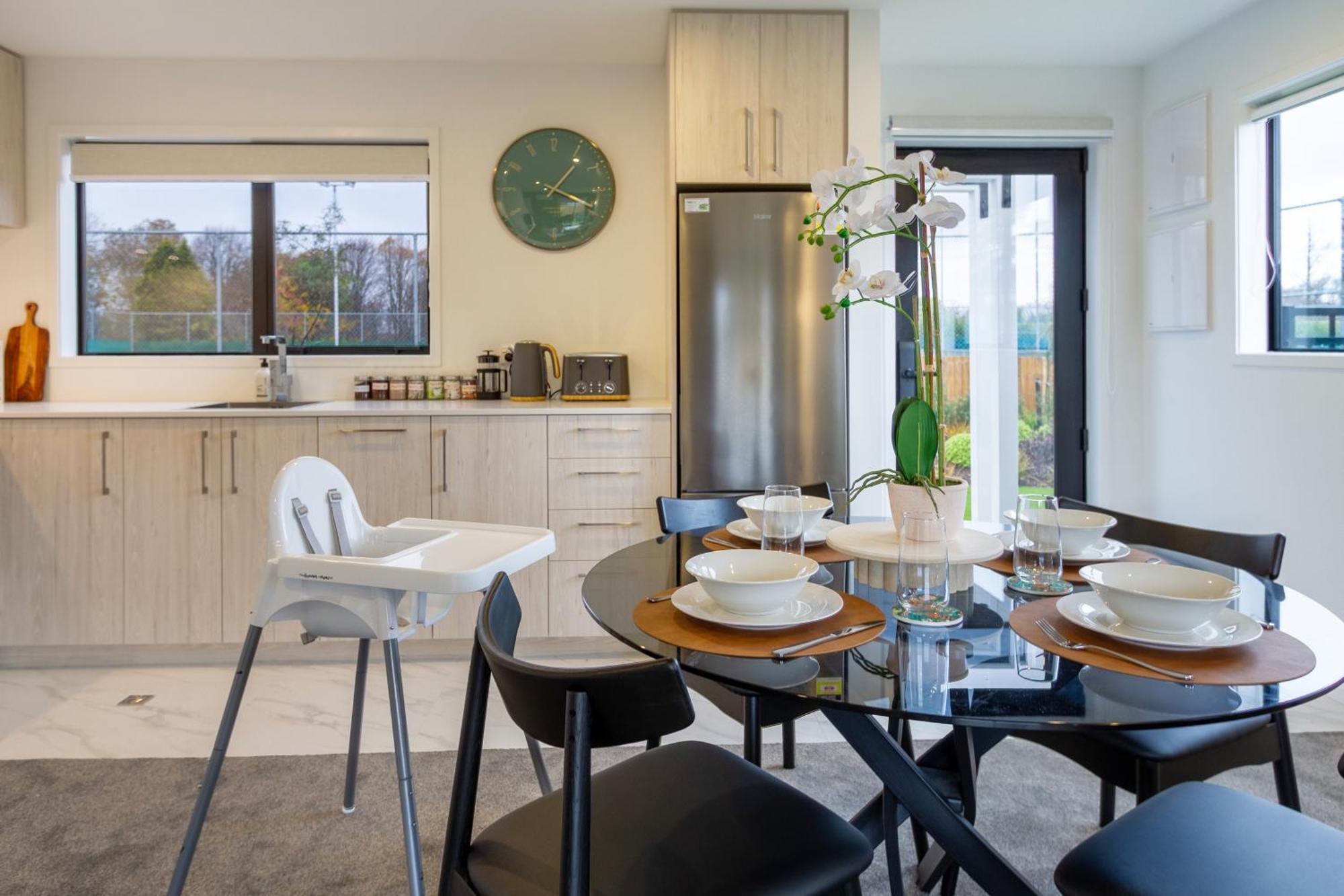Serene Living 2 Bed With Carpark Christchurch Esterno foto